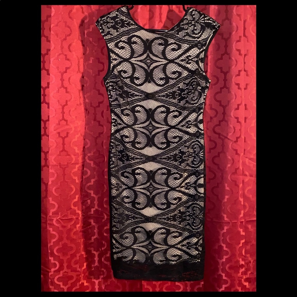 Lace backless dress